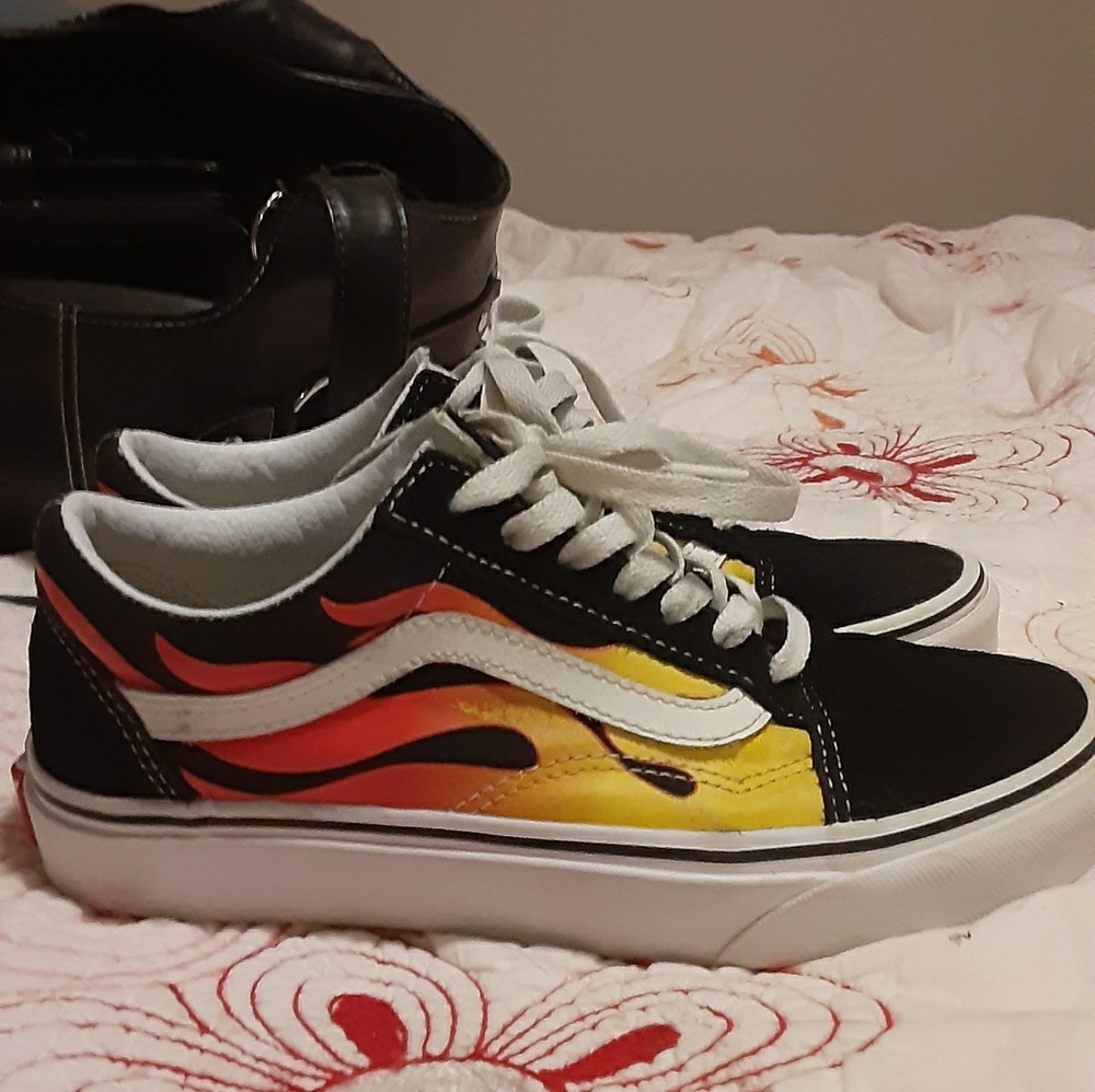 Van's ~ Flame Old Skool